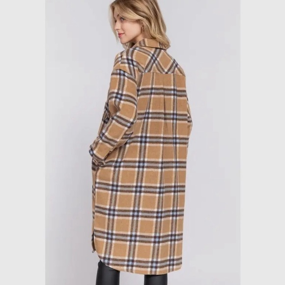 Women's Plaid Long Button Down Shacket - Picture 4 of 4